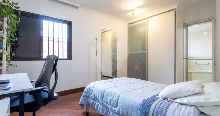 Casa com 4 quartos à venda na Rua Gil Fernandes, 357, Bosque da Saúde, São Paulo