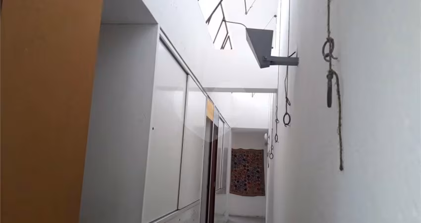 Casa com 3 quartos para alugar na Rua Afonso Vaz, 290, Vila Pirajussara, São Paulo