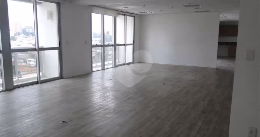 Sala comercial para alugar na Rua Enxovia, 472, Vila São Francisco (Zona Sul), São Paulo