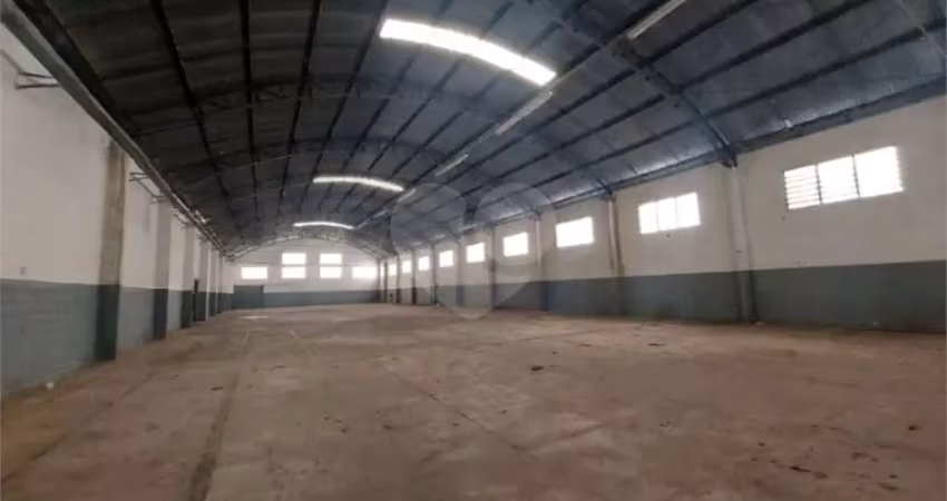 Barracão / Galpão / Depósito para alugar na Estrada da Figueira, 251, Rio Abaixo, Itaquaquecetuba