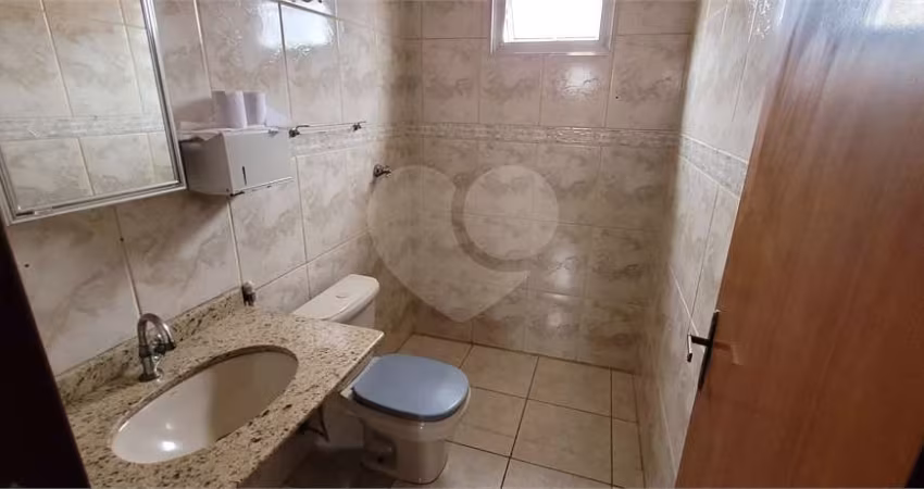 Casa à venda na Rua Topázio, 285, Jardim dos Camargos, Barueri