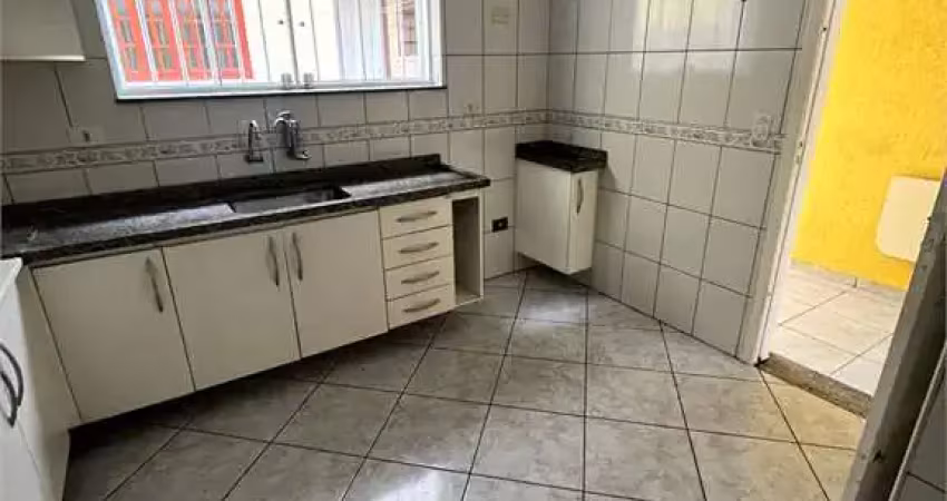 Casa com 3 quartos para alugar na Rua General Lauro Cavalcanti de Farias, 689, Jardim Mangalot, São Paulo