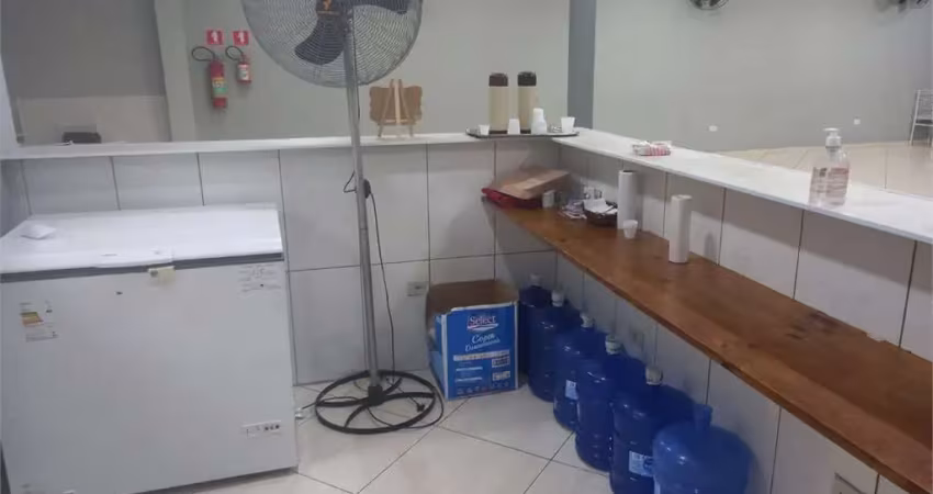 Barracão / Galpão / Depósito à venda na Rua Luiz Antônio de Andrade Vieira, 1221, Jardim Trianon, Taboão da Serra
