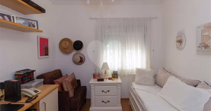 Casa com 3 quartos à venda na Rua Campo Largo, 832, Vila Bertioga, São Paulo