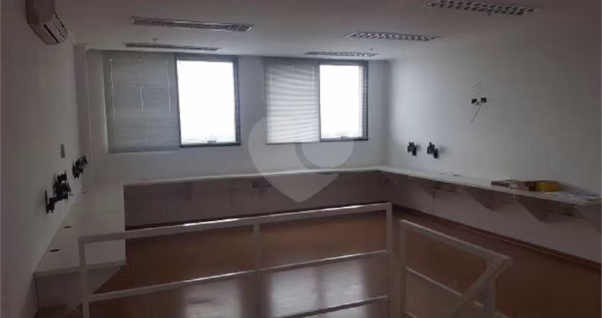 Sala comercial para alugar na Avenida General Furtado Nascimento, 740, Alto de Pinheiros, São Paulo