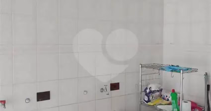 Casa com 3 quartos à venda na Rua Mandiçununga, 416, Vila Inah, São Paulo