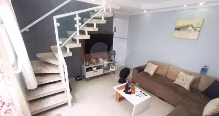Casa à venda na Rua Maria Susano Polilo, 698, Vila Rosária, São Paulo