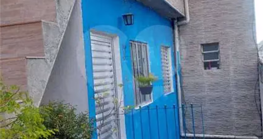 Casa à venda na Rua România, 345, Taboão, Diadema