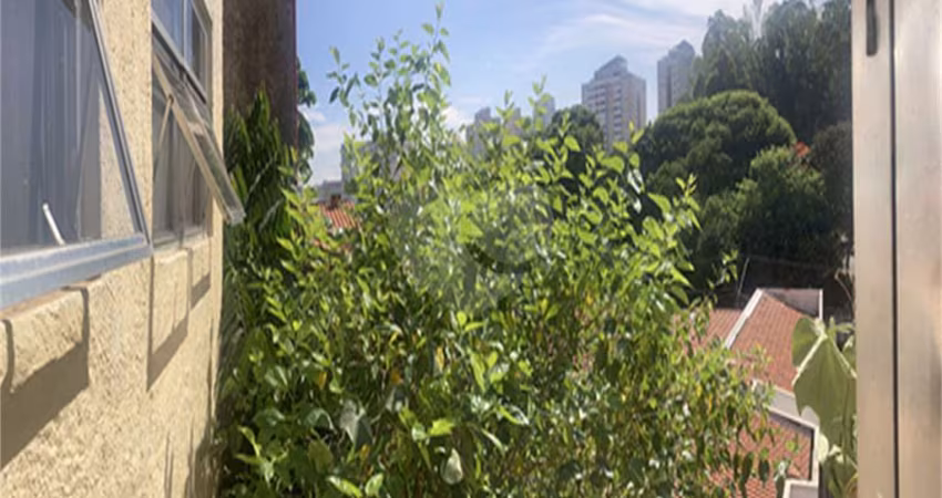 Casa com 3 quartos para alugar na Rua Silveira Campos, 157, Cambuci, São Paulo