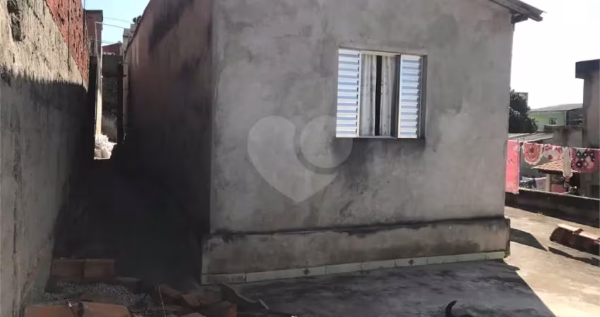Terreno à venda na Rua Jandira Martins, 50, Vila Martins, Carapicuíba
