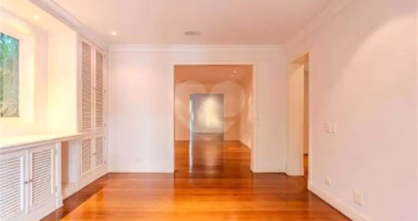 Casa com 4 quartos para alugar na Rua Laerte Assunção, 175, Jardim Paulistano, São Paulo