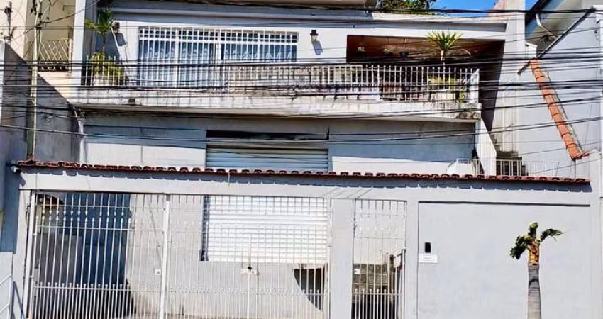 Excelente sobrado com 313m² no bairro Jardim Marisa.