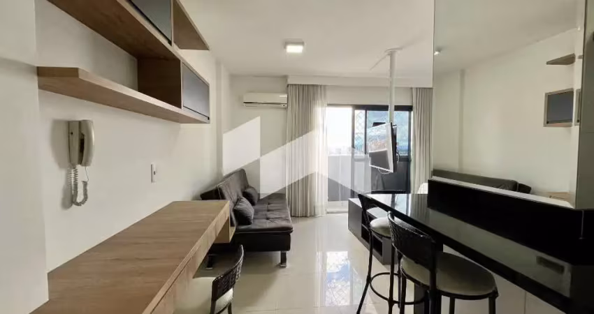 Apartamento com 34 m², 1 quarto para alugar no bairro Centro.
