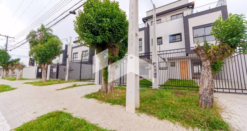 Sobrado de rua 136.63 m², 3 quartos sendo 1 suíte à venda no bairro Cajuru