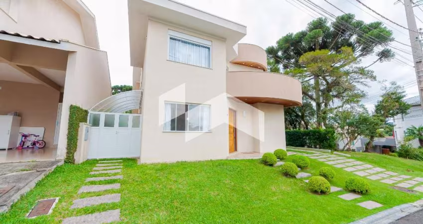 Casa com 302 m², 5 quartos sendo 5 suítes para alugar no bairro Santa Felicidade.