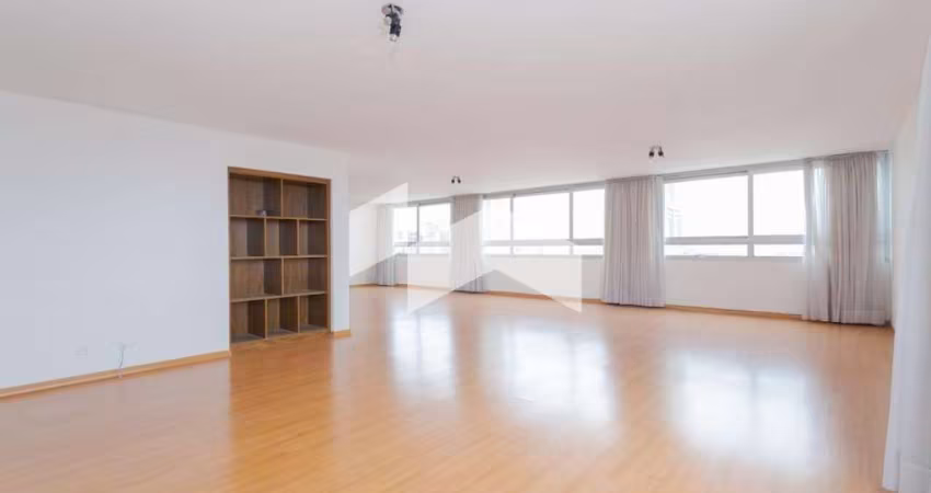 Apartamento com 380 m², 4 quartos sendo 2 suítes para alugar no bairro Batel.