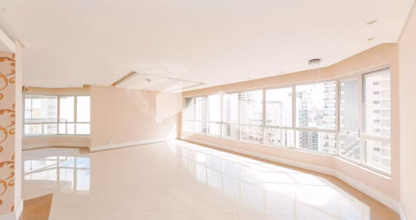 Apartamento com 284 m², 4 quartos sendo 3 suítes para alugar no bairro Água Verde.