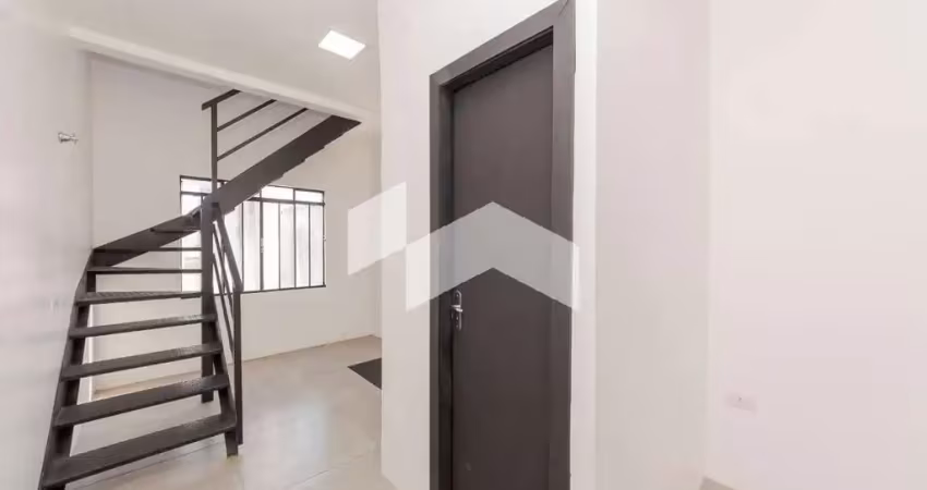 Excelente ponto comercial em uma das ruas mais movimentadas de curitiba, com grande fluxo de pedestres e veículos.