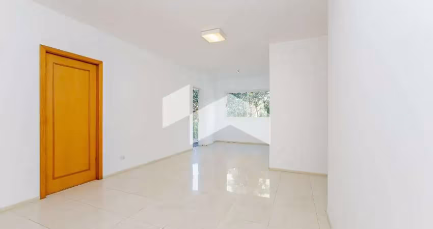 Apartamento com 97 m², 3 quartos sendo 2 suítes para alugar no bairro ahú.