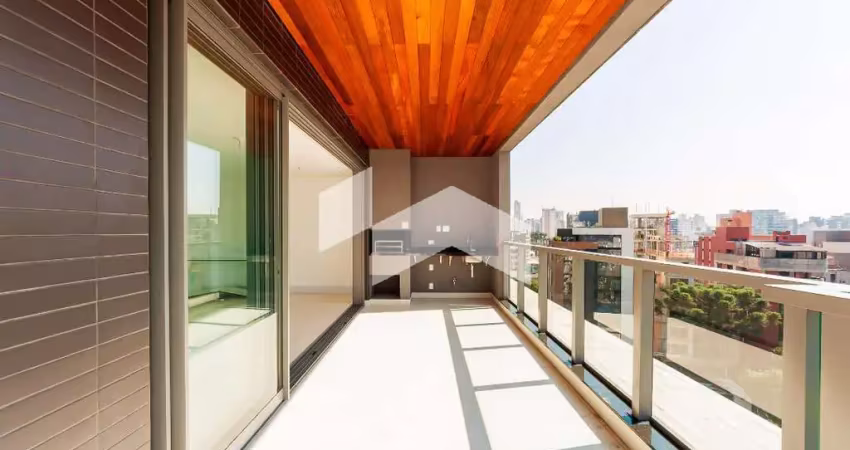 Cobertura com 261 m², 3 quartos sendo 3 suítes para alugar no bairro batel.