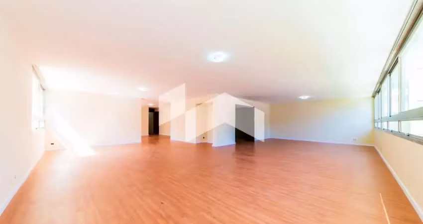 Apartamento com 380 m², 4 quartos sendo 2 suítes para alugar no bairro batel.