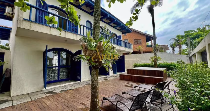 Casa charmosa, frente praia Enseada, 6 dorms., 5 vagas