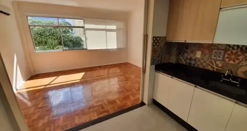 Apartamento no leblon, 2 quartos, 1 suíte, 90 m², avenida bartolomeu mitre 1 vaga reformado
