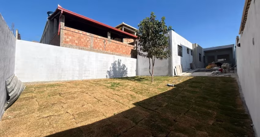 Casa 3 quartos  com vaga para 3 carros e 1 suite - Bairro Tropical - Contagem