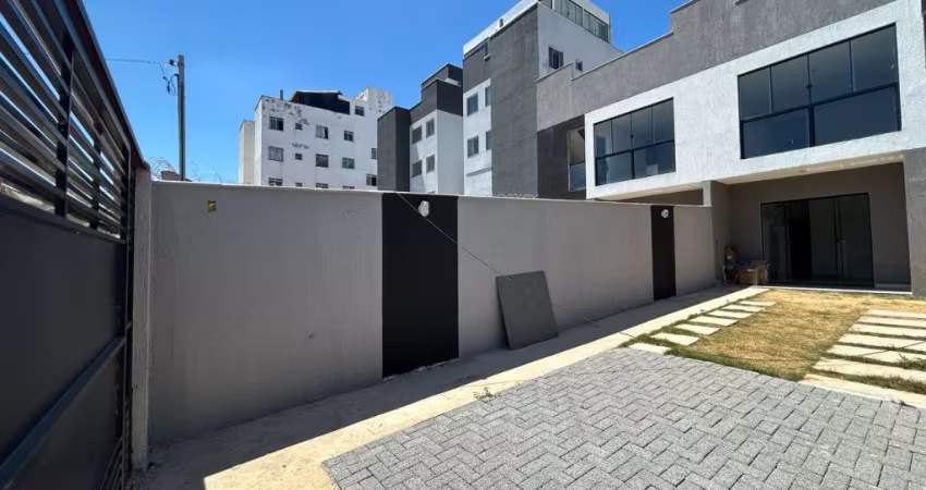 Casa com aréa privativa em Excelente Localização!