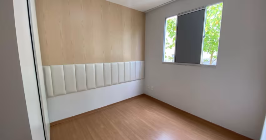 ALUGA-SE APARTAMENTO 2 QUARTOS – COMPLETO E BEM LOCALIZADO!