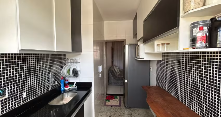 Apartamento 03 quartos, reformado , armários planejados  no Bairro Hávai