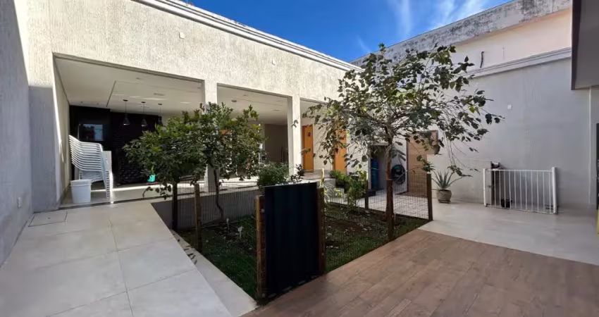 Casa 04 quartos, 03 suites , area gourmet e 02 vagas de garagem no Caiçara