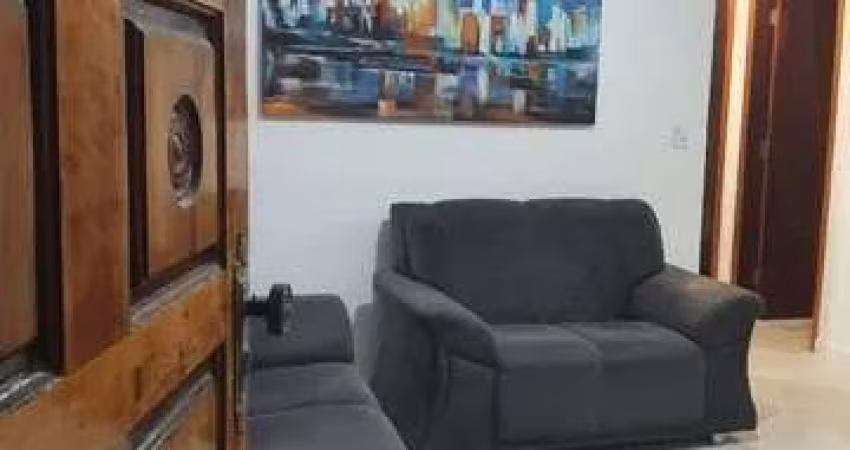 Vende-se casa 100 metros do mar, na Praia Grande.