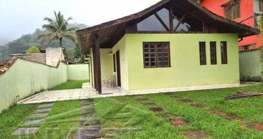 Ubatuba, Horto - Vila Verde -  Belíssima casa com 3 dormitórios, sala, cozinha e banheiros.