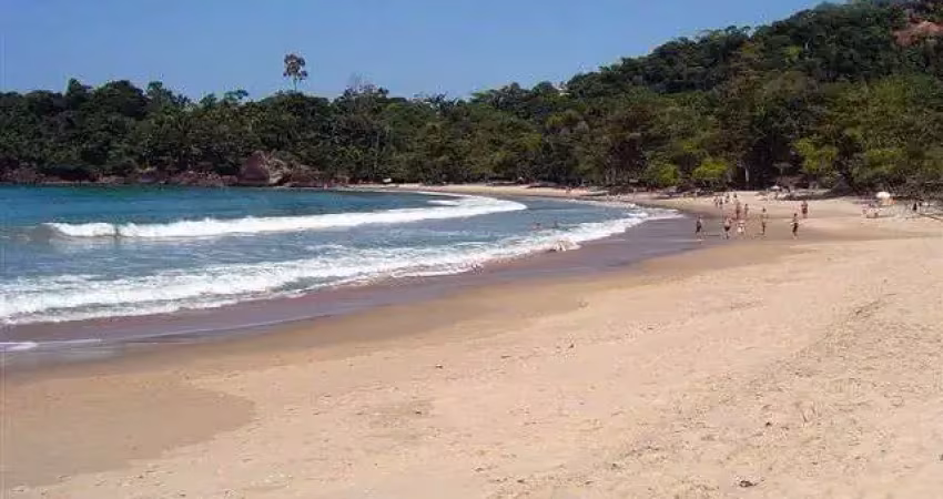 Ubatuba, praia do felix - pé na areia, sobrado com 200m2, estilo rustico, 04 suítes.
