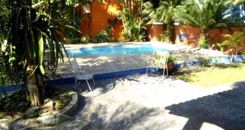 Ubatuba, Perequê - Mirim - Linda casa com piscina, com terreno de 1.000m2.