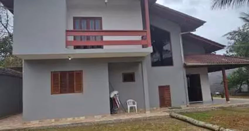 Ubatuba, jardim carolina - belíssimo sobrado com 03 dormitorios, sendo 2 suites! ótima localização