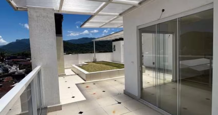 Ubatuba - Centro.   Cobertura de 150m2 com Solarium e vista livre a venda.