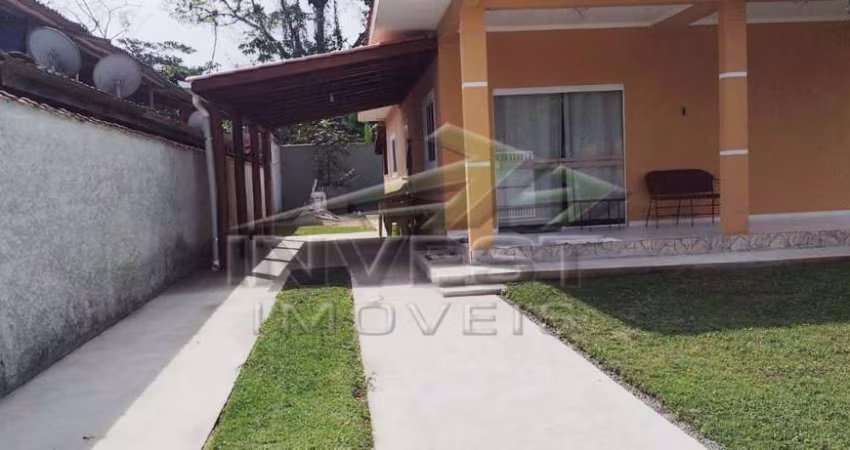 Ubatuba, Ubatumirim - linda casa 100m do mar, sendo 3 belas suítes, 160m2 de área construída e 360m2 de terreno. OPORTUNIDADE