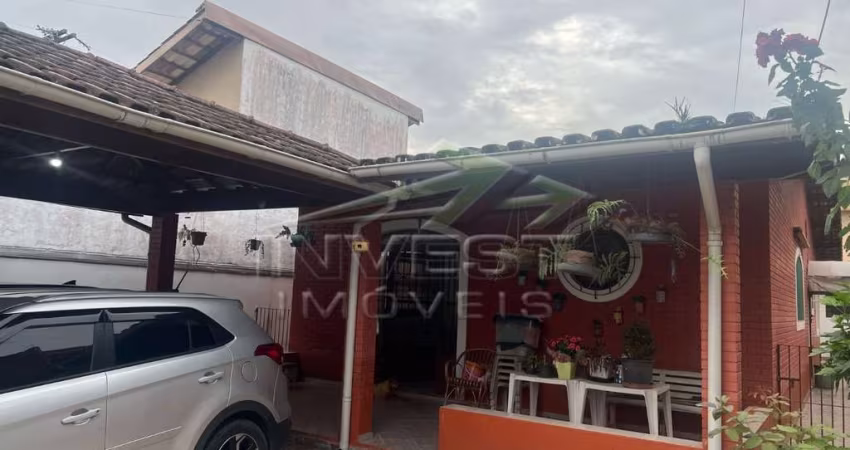 Ubatuba, Itaguá - Casa 03 dormitórios (01 suíte), próximo a orla praia e comercio.