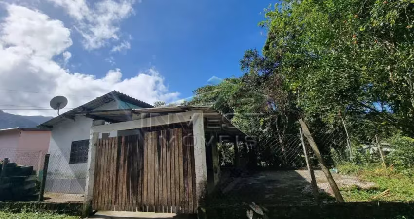 Ubatuba, casa 02 dormitórios, bairro figueira, horto florestal