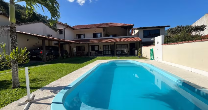Linda Casa de 5 quartos a venda