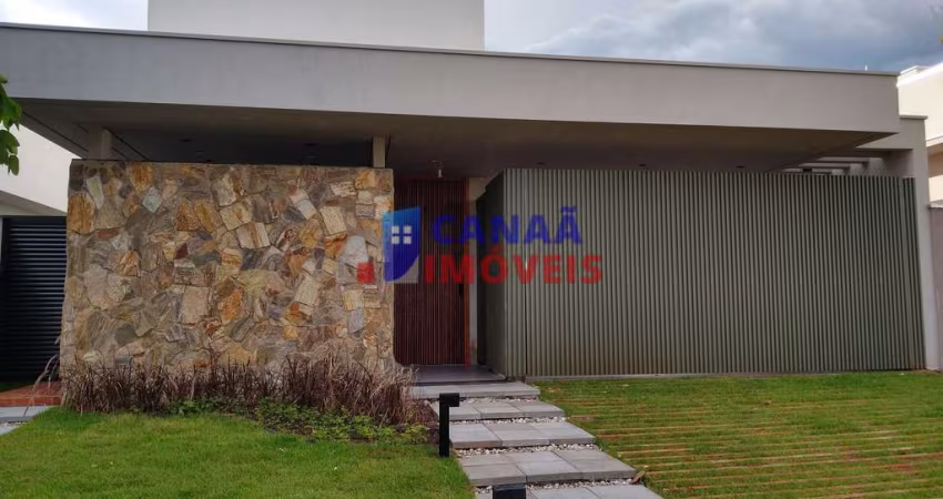 Maravilhosa casa 3 suítes condomínio Varanda Sul