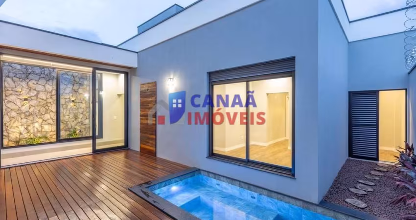 Casa Alto Padrão , 3 suítes! Piscina aquecida! 50% em permuta