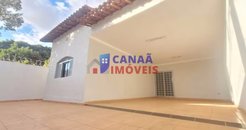Casa 3 quartos 1 suíte próxima UFU Santa Mônica
