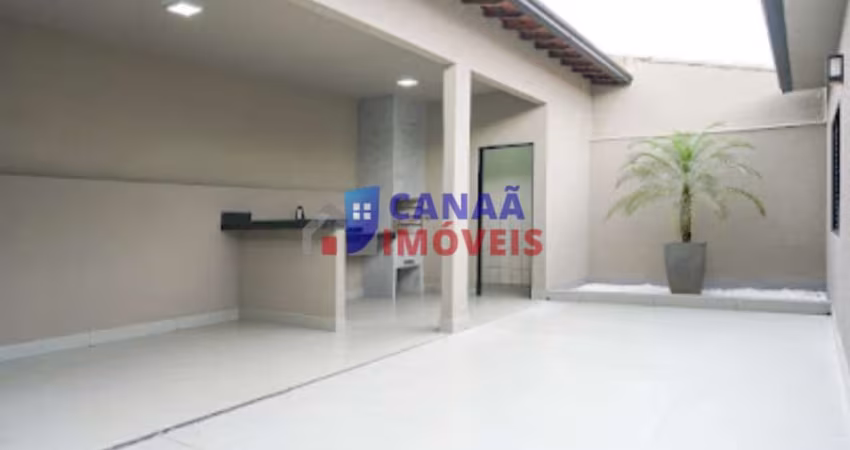 Casa com 3 quartos à venda no Santa Mônica, Uberlândia 