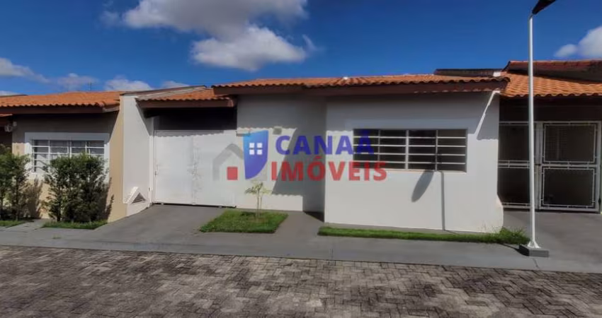 Casa 2 quartos c/ armários em Condomínio bairro Minas Gerais
