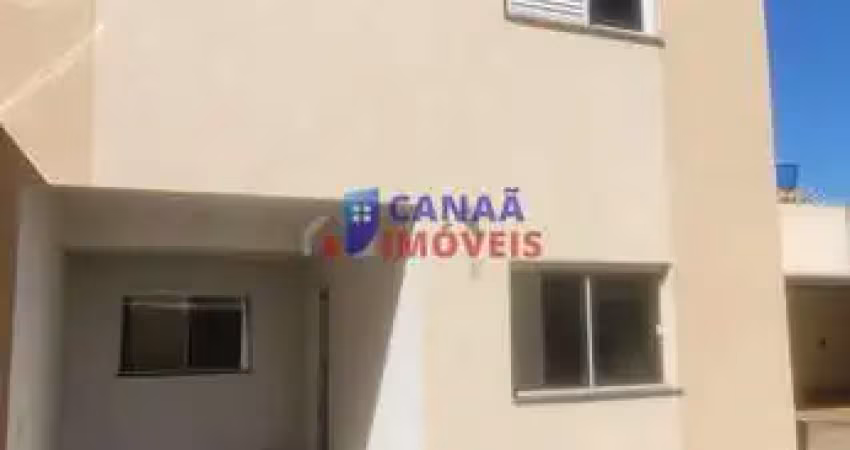 Sobrado 3 quartos 1 suíte em Condomínio bairro martins