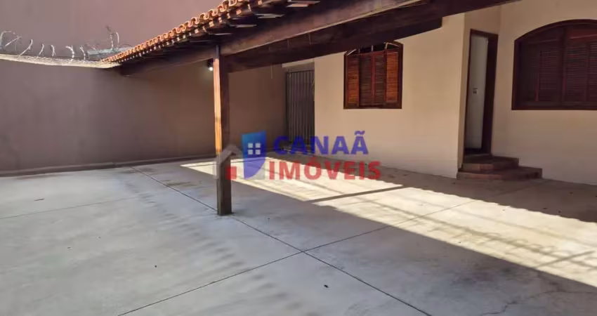 Casa com 3 quartos à venda na Cidade Jardim, Uberlândia 