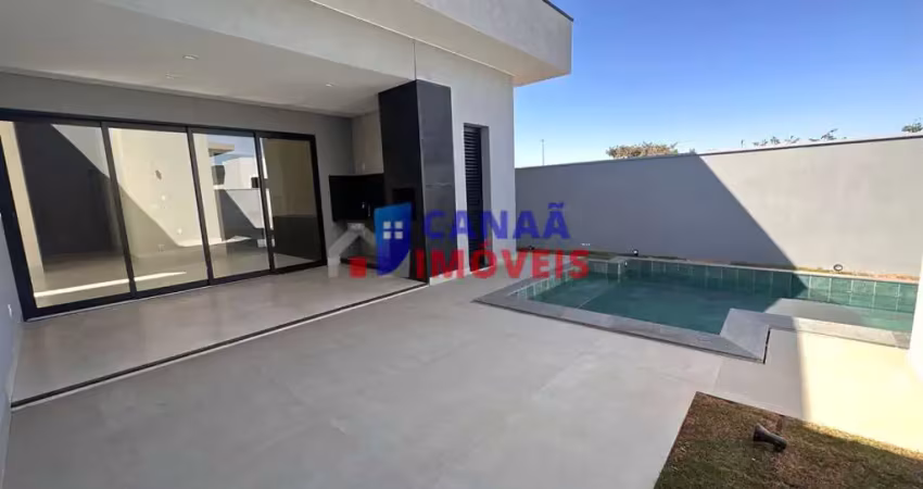 Casa nova alto padrão, com 3 suítes e piscina com prainha!
